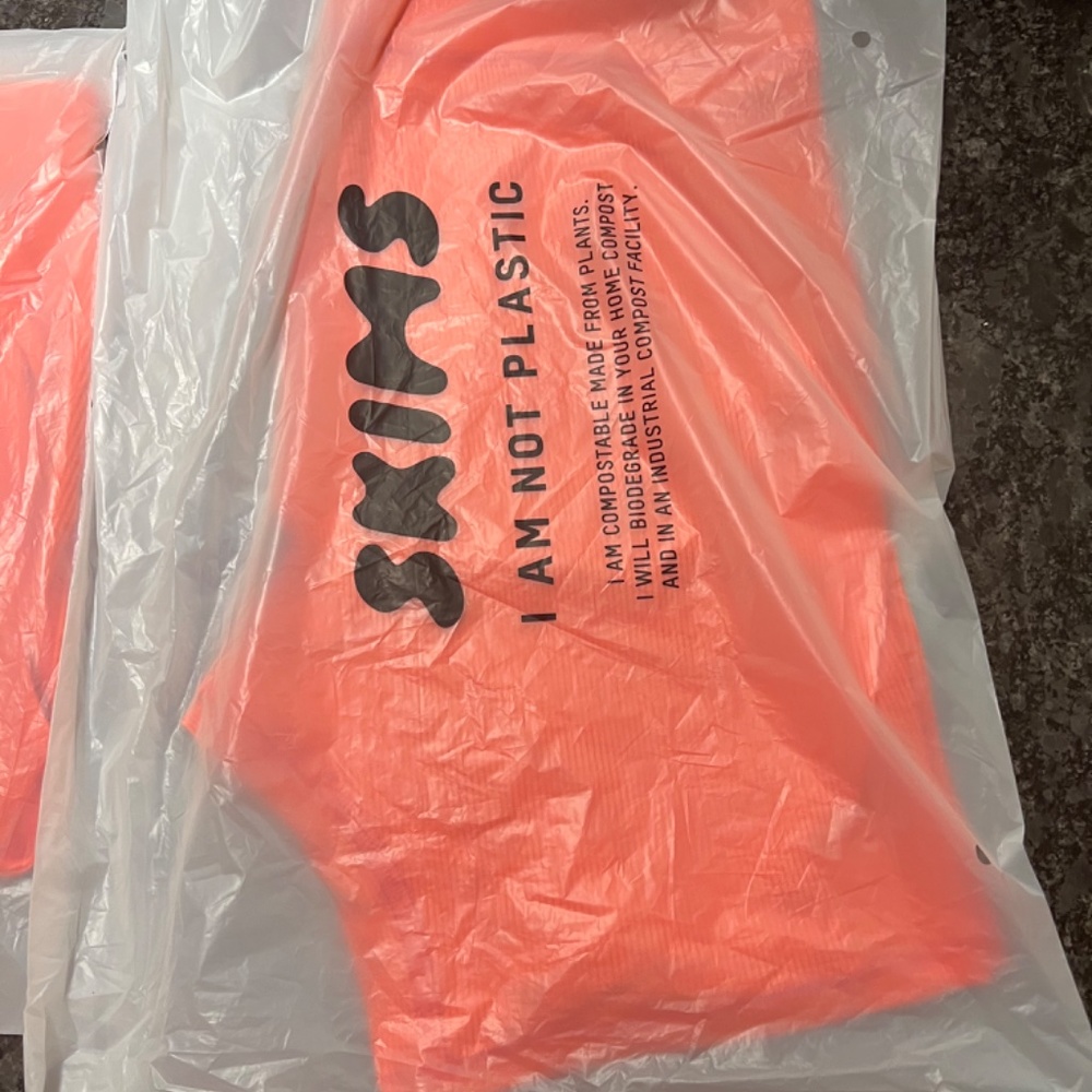 Skims fire biker shorts - Picture 2 of 2